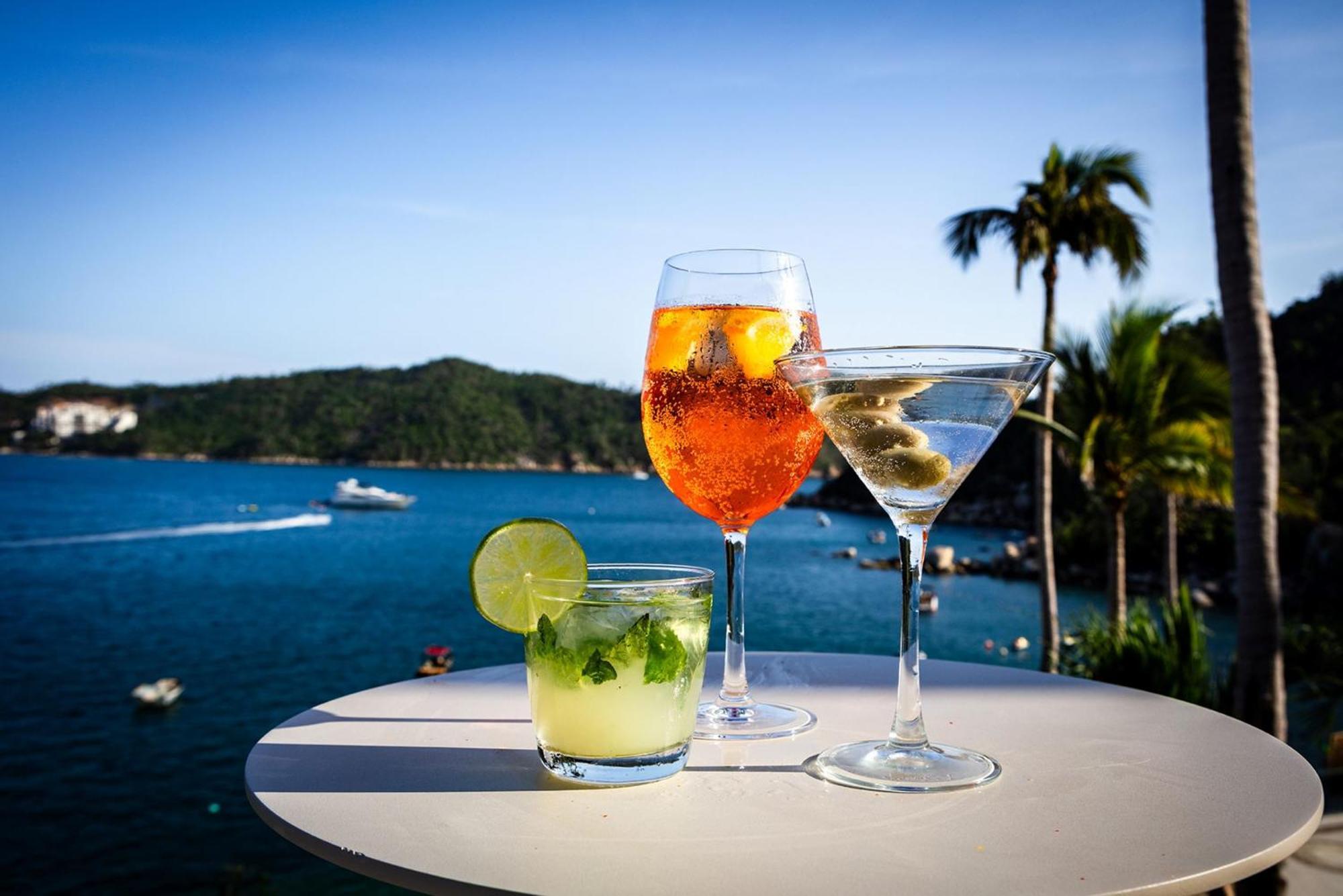 Отель Camino Real Acapulco Diamante Экстерьер фото Cocktails at the beach