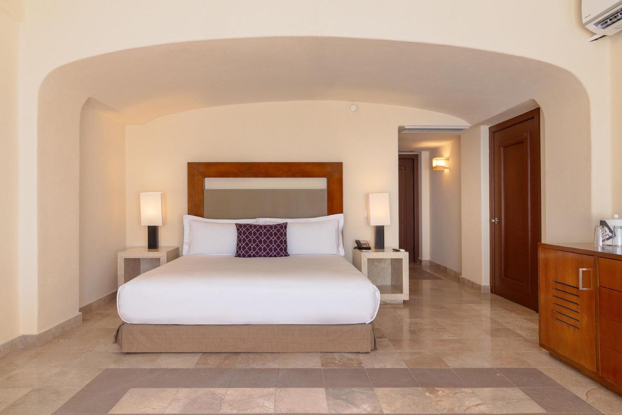 Отель Camino Real Acapulco Diamante Экстерьер фото A bedroom at the hotel